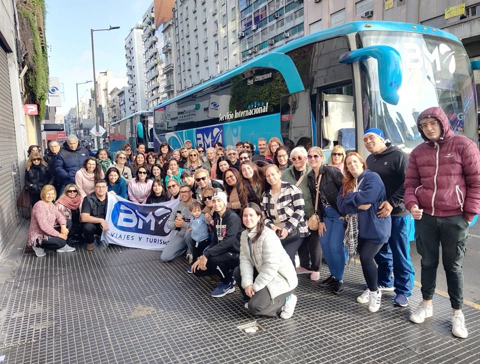 Grupo de viajeros con BM Viajes y Turismo