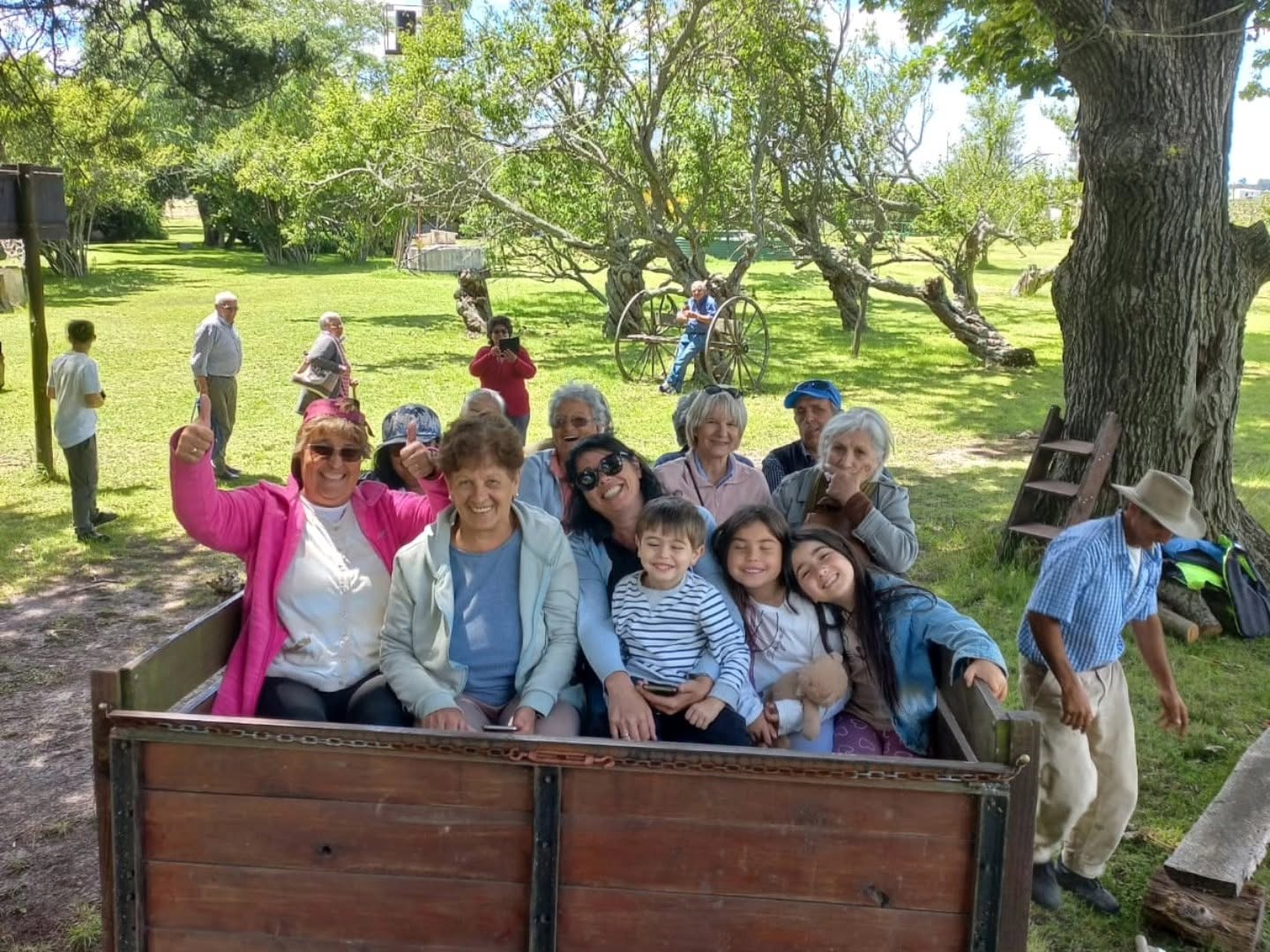 Grupo de viajeros con BM Viajes y Turismo